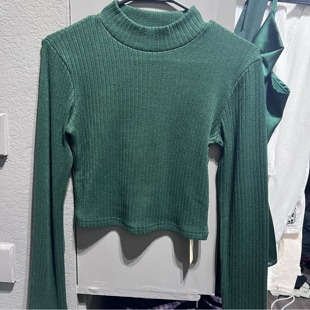 Green Ribbed Long Sleeve Crop Top